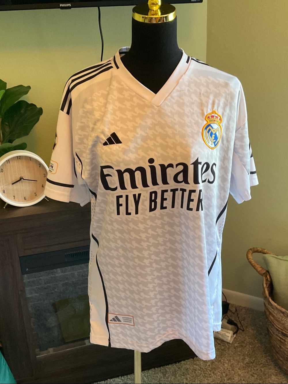 Men’s XL Real Madrid Jersey, See pics for minor snags